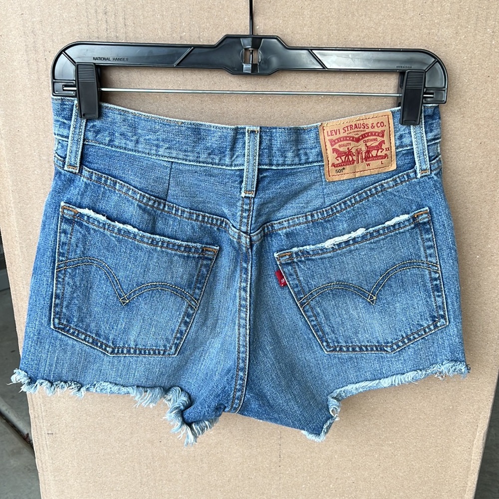 🏖️Levi’s 501 Mid Rise Short - Picture 2 of 5
